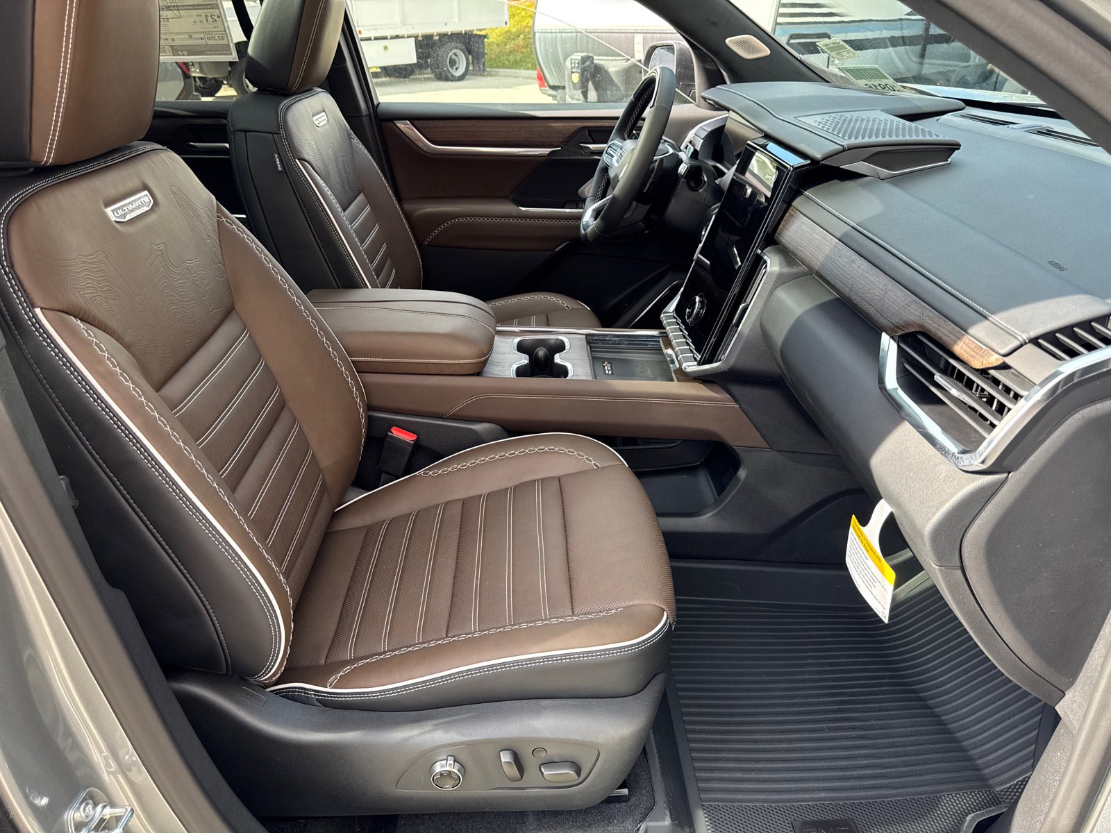 Used 2026 GMC Acadia Denali Ultimate w/ LPO, Floor Liner Package AWD/4WD image 18
