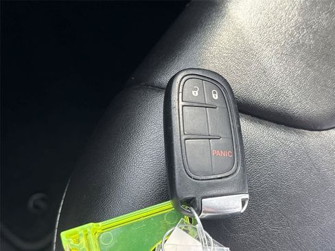 Used 2019 Jeep Cherokee Latitude Plus AWD/4WD image 28