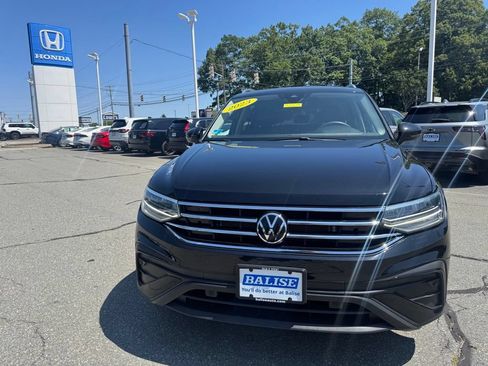 Used 2023 Volkswagen Tiguan SE AWD/4WD image 8