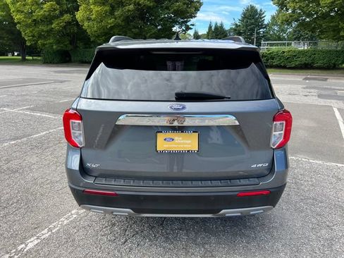 Used 2023 Ford Explorer XLT w/ Equipment Group 202A AWD/4WD image 9