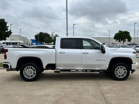 Used 2021 Chevrolet Silverado 2500 High Country w/ Z71 Off-Road Package AWD/4WD image 3