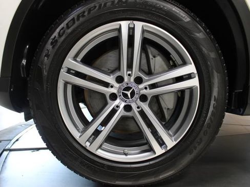 Used 2022 Mercedes-Benz GLC 300 w/ Premium Package Lite image 28