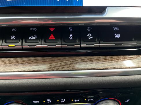 Used 2022 Chevrolet Silverado 1500 LT Trail Boss w/ LT Trail Boss Premium Package image 28