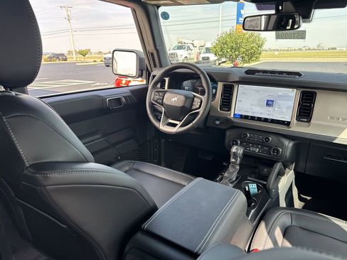 New 2025 Ford Bronco Outer Banks w/ Sasquatch Package image 16