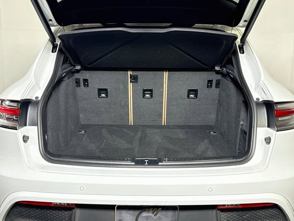Certified 2024 Porsche Macan AWD/4WD image 27