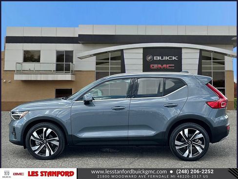 Used 2023 Volvo XC40 B5 Ultimate w/ Climate Package AWD/4WD image 2