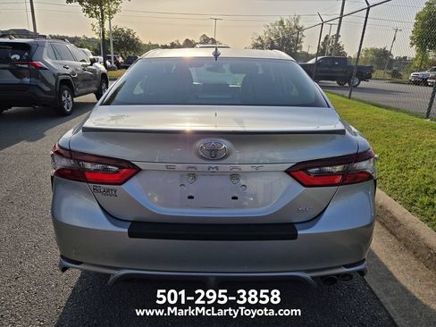 Used 2022 Toyota Camry SE FWD image 5