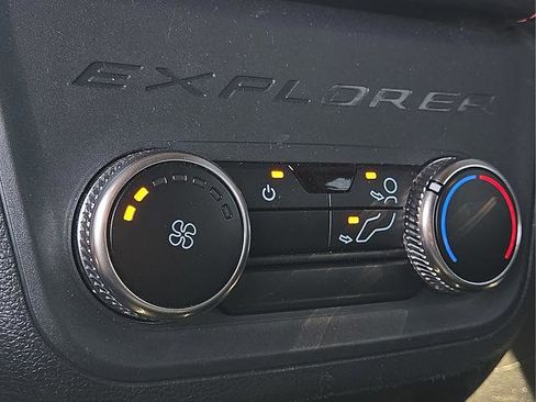 Used 2025 Ford Explorer ST-Line w/ ST-Line Street Pack AWD/4WD image 16