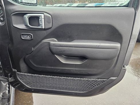 Certified 2024 Jeep Gladiator Sport image 17