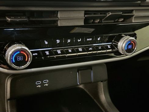 Used 2025 Honda Prologue EX image 24