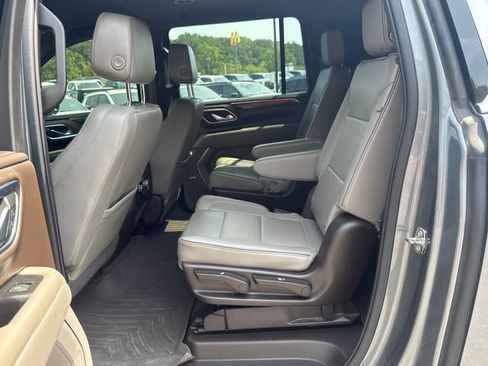 Used 2022 GMC Yukon XL SLT w/ SLT Luxury Package AWD/4WD image 36