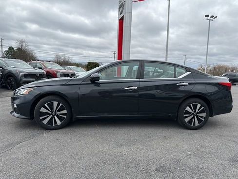 Certified 2021 Nissan Altima 2.5 SV w/ SV Premium Package image 4