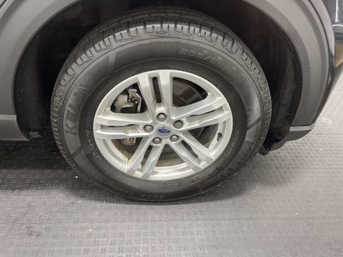 Used 2022 Ford Explorer XLT w/ Equipment Group 202A AWD/4WD image 28