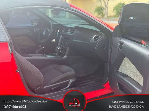 Used 2012 Ford Mustang Convertible image 10