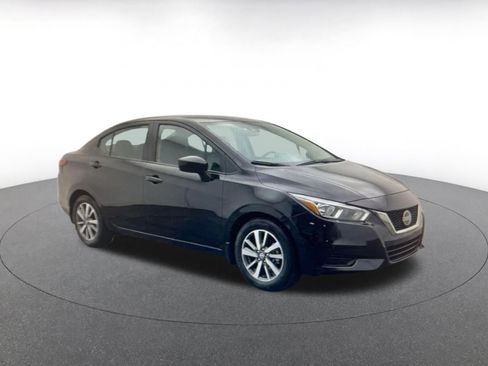 Used 2025 Nissan Versa SV image 9