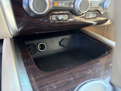 Used 2015 Nissan Pathfinder Platinum w/ Family Entertainment Package image 35