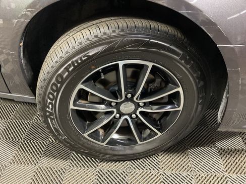 Used 2017 Dodge Grand Caravan SE FWD image 33