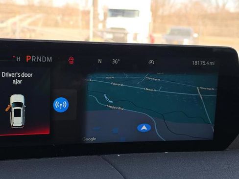 Used 2025 Ford Expedition Platinum image 13