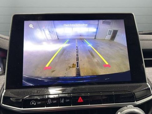 Used 2024 Jeep Compass Latitude image 9