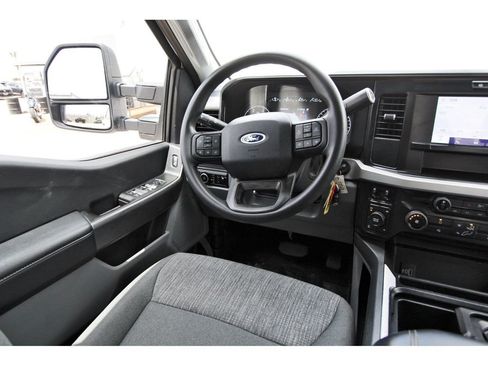 Used 2025 Ford F250 XLT w/ FX4 Off-Road Package AWD/4WD image 8