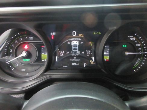 Used 2025 Jeep Wrangler Unlimited Sahara w/ Safety Group AWD/4WD image 28