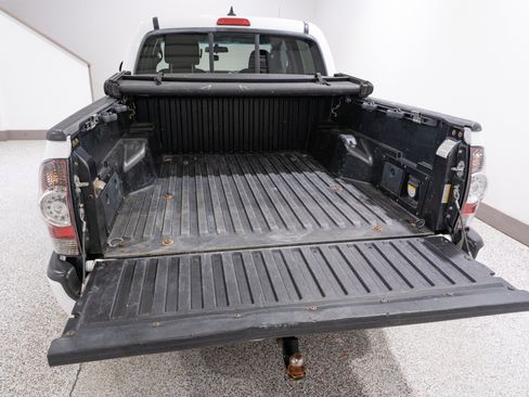 Used 2015 Toyota Tacoma 4x4 Double Cab w/ TRD Sport Package image 10
