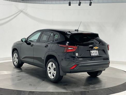 Used 2025 Chevrolet Trax LS image 13