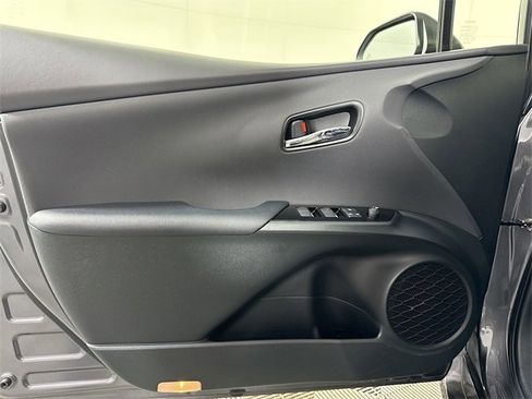 Used 2022 Toyota Prius XLE image 12