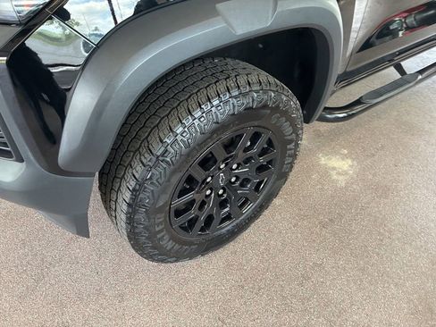 Used 2023 Chevrolet Colorado Trail Boss w/ Advanced Trailering Package AWD/4WD image 4