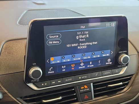 Used 2025 Nissan Altima 2.5 SV FWD image 28