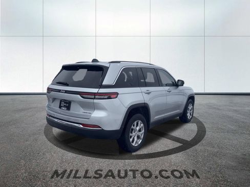 Used 2023 Jeep Grand Cherokee Limited image 6