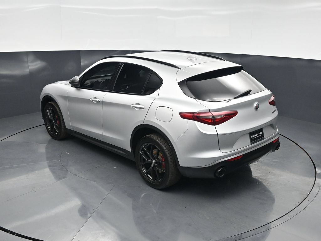 Used 2020 Alfa Romeo Stelvio w/ Nero Edizione RWD image 39