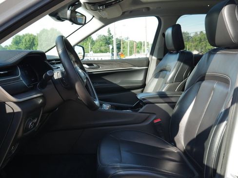 Used 2021 Jeep Grand Cherokee L Limited AWD/4WD image 32