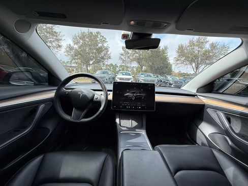 Used 2022 Tesla Model 3 Standard Range image 18
