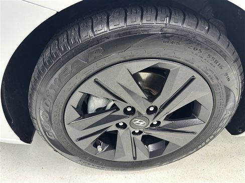 Used 2023 Hyundai Elantra SEL image 14