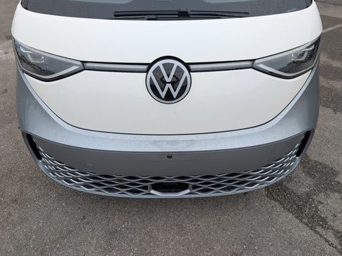 Used 2025 Volkswagen ID. Buzz Pro S Plus RWD image 12