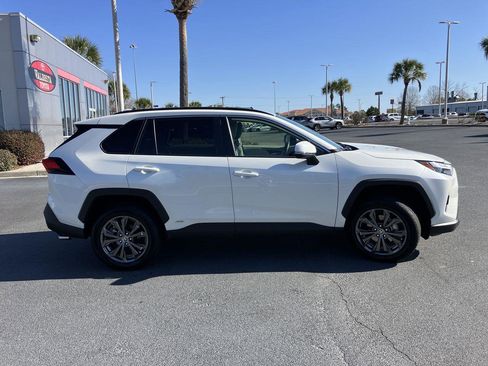 Used 2022 Toyota RAV4 XLE Premium image 6
