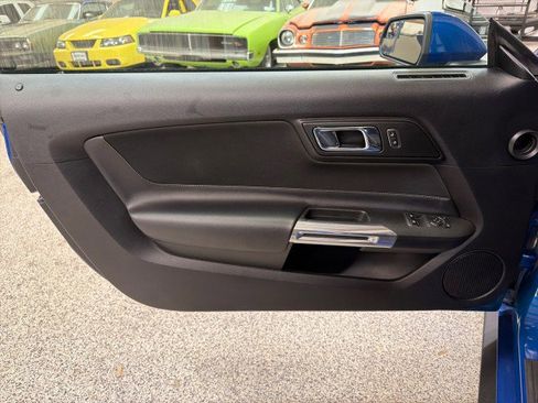 Used 2017 Ford Mustang Coupe image 17