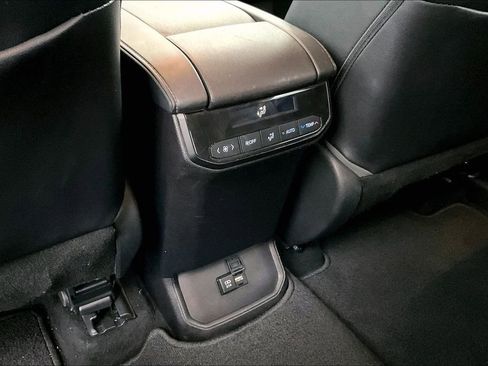 Used 2021 Toyota Highlander XLE image 31