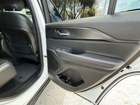 Used 2024 Jeep Grand Cherokee Altitude image 34