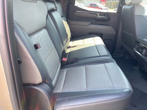 Used 2022 Chevrolet Silverado 1500 ZR2 w/ Technology Package image 15