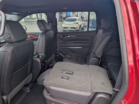 New 2026 Chevrolet Traverse RS w/ LPO, Floor Liner Package image 9