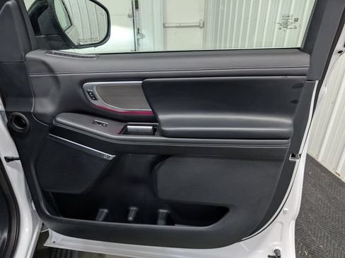 Used 2025 Ford Expedition Platinum AWD/4WD image 31