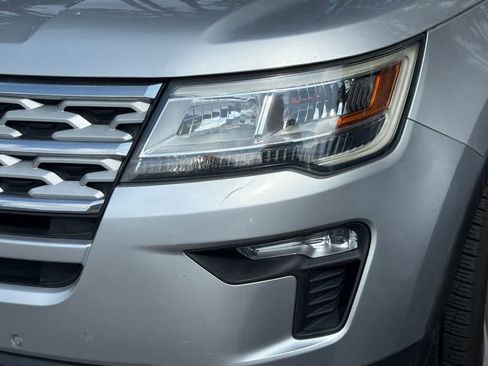 Used 2018 Ford Explorer XLT w/ Equipment Group 202A FWD image 9