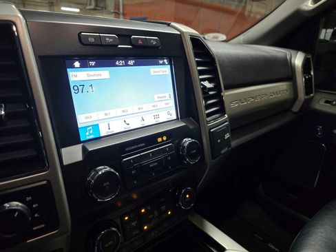 Used 2019 Ford F250 Lariat w/ Lariat Value Package image 27