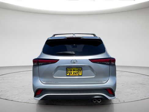 Used 2023 Toyota Highlander XSE AWD/4WD image 4