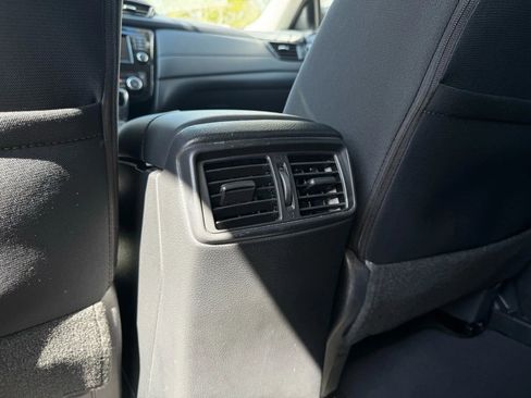 Used 2018 Nissan Rogue SV w/ Premium Package image 13