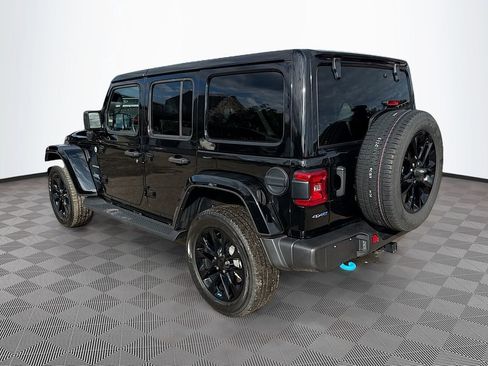 Used 2022 Jeep Wrangler Unlimited Sahara w/ Cold Weather Group AWD/4WD image 8