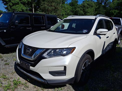 Used 2019 Nissan Rogue SV w/ Premium Package AWD/4WD image 1
