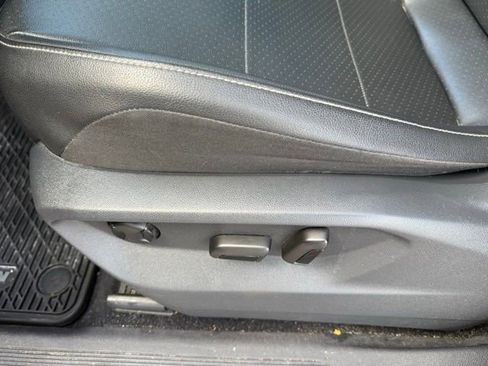 Used 2019 Volkswagen Tiguan SE image 28